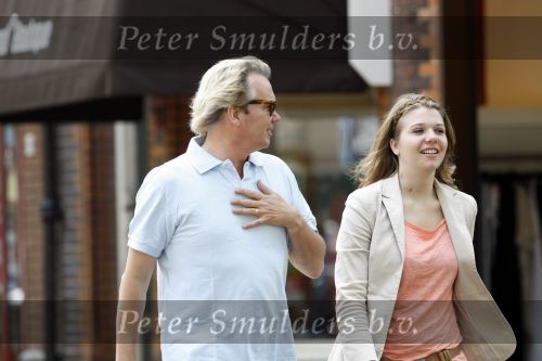 Amsterdam 25 juni 2009
Janke Dekker Tom EGbers en dochter op de cornelis schuytstraat.
Peter Smulders bv