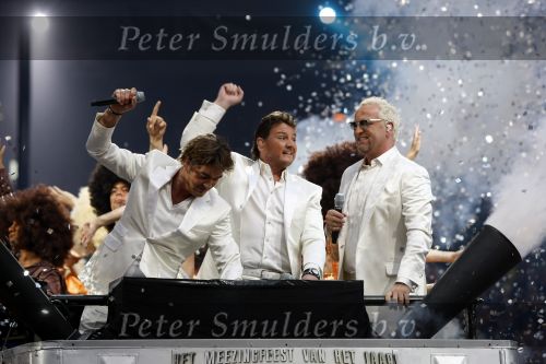 Amsterdam 13 juni 2009
De Toppers in concert in de arena met Rene Froger Gordon en Jeroen v d Boom.
Peter Smulders bv