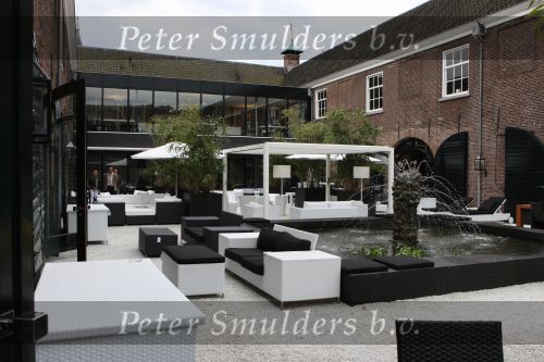 Naarden Vesting, 7 Juni 2009
Perspresentatie van nieuwe produkten Jan des Bouvries en Monique des Bouvrie en Paul Fagel in het Arsenaal.

Foto Peter Smulders BV