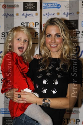 Hoofddorp 3 februari 2010
Presentatie romper tbv stop kindermisbruik bij happy kids in hoofddorp. Vivian ewbank met Day
Peter Smulders bv