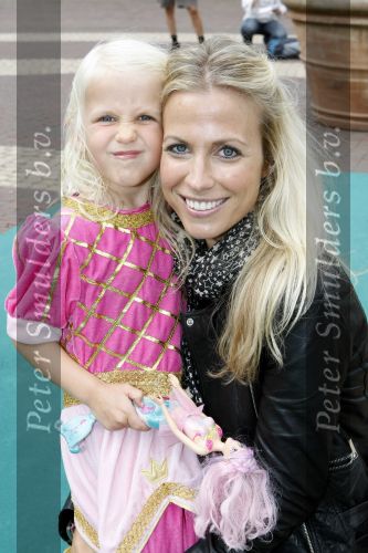 Kaatsheuvel 2 augustus 2009
Premiere show in de efteling. Vivian Ewbank met dochter Day
Peter Smulders bv