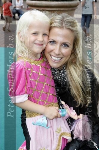 Kaatsheuvel 2 augustus 2009
Premiere show in de efteling. Vivian Ewbank met dochter Day
Peter Smulders bv