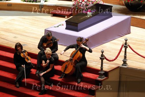 Amsterdam 22 januari 2010
Herdenkingsdienst Edgar Vos in het concertgebouw. Wende Snijders zingt tijdens de dienst
Peter Smulders bv