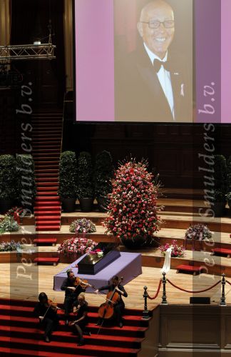 Amsterdam 22 januari 2010
Herdenkingsdienst Edgar Vos in het concertgebouw. Wende Snijders zingt tijdens de dienst
Peter Smulders bv