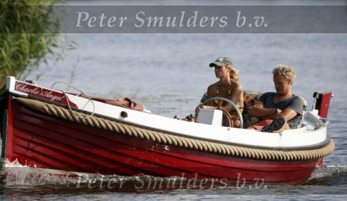 Vreeland 2 juli 2009
Wendy van Dijk en Erland Galjaard aan het varen met hun sloep in Vreeland op de Vecht.
Foto Peter Smulders bv