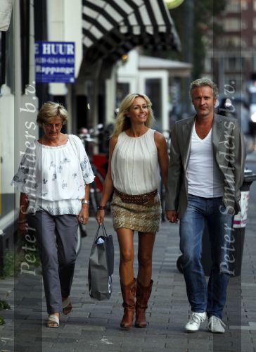 Amsterdam 8 augustus 2009
Mari v d Ven viert zijn 50e verjaardag.
Peter Smulders bv