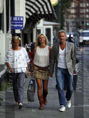 Amsterdam 8 augustus 2009
Mari v d Ven viert zijn 50e verjaardag.
Peter Smulders bv