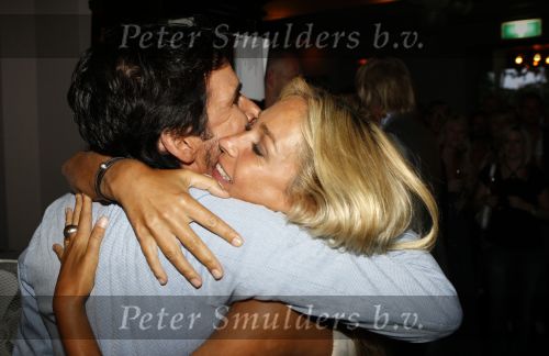 Amsterdam 8 augustus 2009
Mari v d Ven viert zijn 50e verjaardag. Mari met Wendy v Dijk
Peter Smulders bv