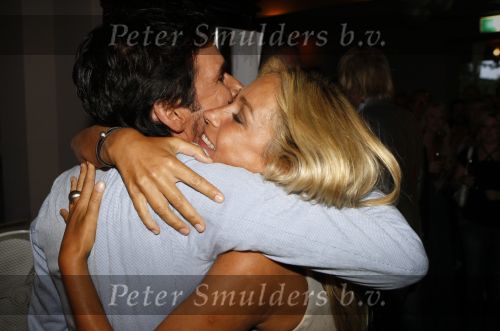 Amsterdam 8 augustus 2009
Mari v d Ven viert zijn 50e verjaardag. Mari met Wendy v Dijk
Peter Smulders bv