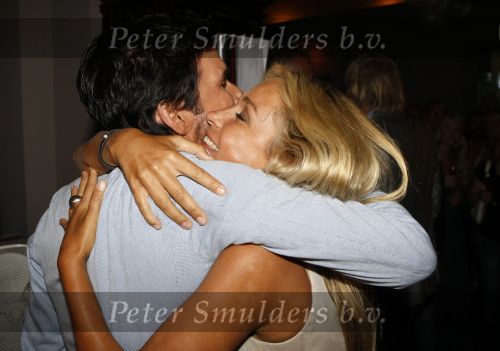Amsterdam 8 augustus 2009
Mari v d Ven viert zijn 50e verjaardag. Mari met Wendy v Dijk
Peter Smulders bv