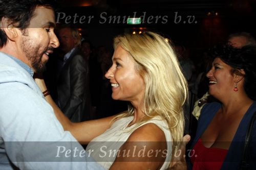 Amsterdam 8 augustus 2009
Mari v d Ven viert zijn 50e verjaardag. Mari met Wendy v Dijk
Peter Smulders bv
