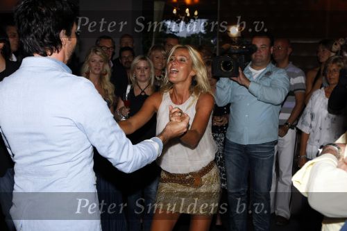 Amsterdam 8 augustus 2009
Mari v d Ven viert zijn 50e verjaardag. Mari met Wendy v Dijk
Peter Smulders bv