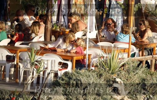 Ibiza 10 juli 2009
Wendy v  Dijk met zoontje Sem en vriend Erland Galjaard op vakantie 
Peter Smulders bv