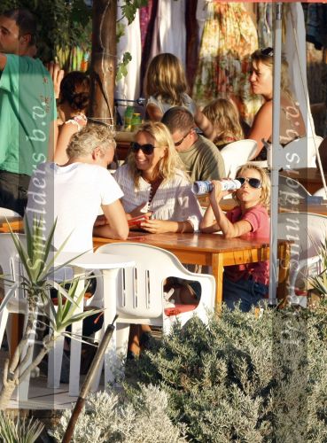 Ibiza 10 juli 2009
Wendy v  Dijk met zoontje Sem en vriend Erland Galjaard op vakantie 
Peter Smulders bv