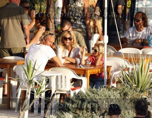 Ibiza 10 juli 2009
Wendy v  Dijk met zoontje Sem en vriend Erland Galjaard op vakantie 
Peter Smulders bv