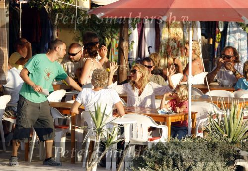 Ibiza 10 juli 2009
Wendy v  Dijk met zoontje Sem en vriend Erland Galjaard op vakantie 
Peter Smulders bv