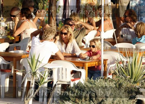Ibiza 10 juli 2009
Wendy v  Dijk met zoontje Sem en vriend Erland Galjaard op vakantie 
Peter Smulders bv