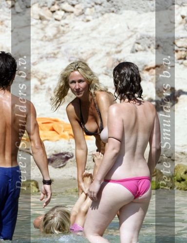 Ibiza 11 juli 2009
Erland Galjaard en Wendy en Sem v Dijk op vakantie op ibiza.
Peter Smulders bv