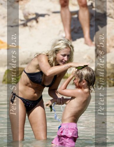 Ibiza 11 juli 2009
Erland Galjaard en Wendy en Sem v Dijk op vakantie op ibiza.
Peter Smulders bv