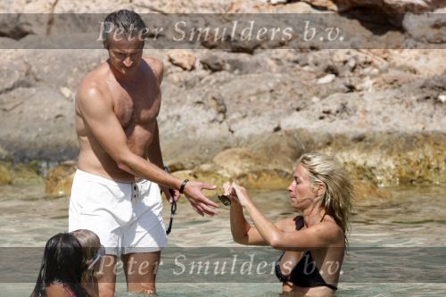 Ibiza 11 juli 2009
Erland Galjaard en Wendy en Sem v Dijk op vakantie op ibiza.
Peter Smulders bv