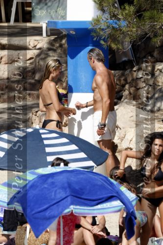 Ibiza 11 juli 2009
Erland Galjaard en Wendy en Sem v Dijk op vakantie op ibiza.
Peter Smulders bv