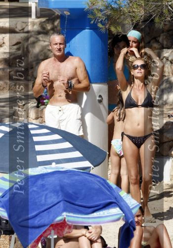 Ibiza 11 juli 2009
Erland Galjaard en Wendy en Sem v Dijk op vakantie op ibiza.
Peter Smulders bv