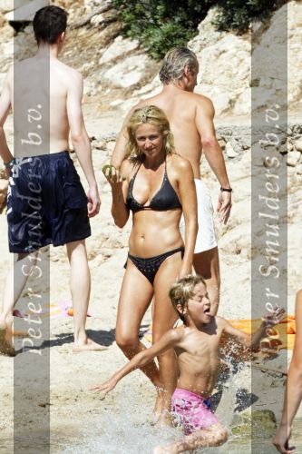 Ibiza 11 juli 2009
Erland Galjaard en Wendy en Sem v Dijk op vakantie op ibiza.
Peter Smulders bv