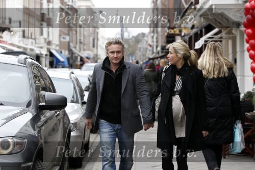 Amsterdam 13 februari 2010
Een hoogzwangere Wendy v Dijk met haar vriend Erland Galjaard winkelend op de pc hooftstraat.
Peetr Smulders bv