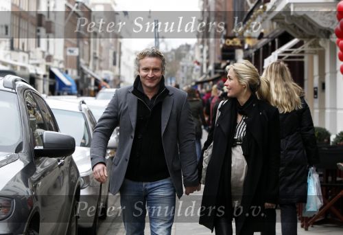 Amsterdam 13 februari 2010
Een hoogzwangere Wendy v Dijk met haar vriend Erland Galjaard winkelend op de pc hooftstraat.
Peetr Smulders bv