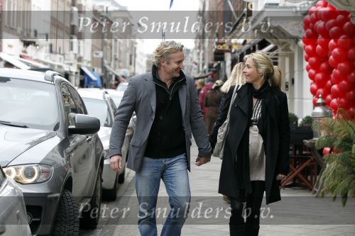 Amsterdam 13 februari 2010
Een hoogzwangere Wendy v Dijk met haar vriend Erland Galjaard winkelend op de pc hooftstraat.
Peetr Smulders bv