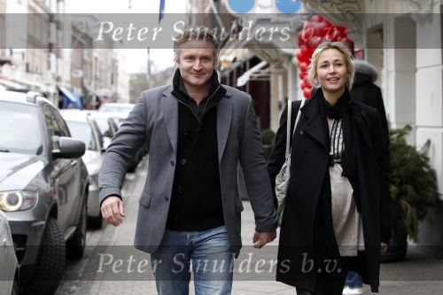 Amsterdam 13 februari 2010
Een hoogzwangere Wendy v Dijk met haar vriend Erland Galjaard winkelend op de pc hooftstraat.
Peetr Smulders bv