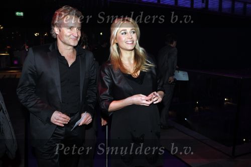 Hilversum 25 januari 2010
Wendy v Dijk zwanger met Erland Galjaard bij de uitreiking van de gouden beelden bij beeld en geluid.
Peter Smulders bv