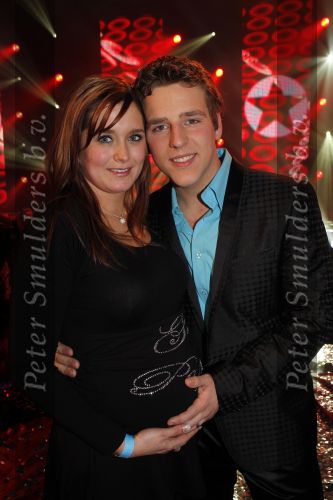 Hilversum 29 januari 2010
Finale Popstars in studio 22. Wesley Klein wordt uiteindelijk de winnaar.
Nance Coolen en Gerard Joling presenteren de show. Henkjan Smits Patricia Paay en Maurice Wijnen zijn de jury. Wesley met zwangere vriendin
Peter Smulders bv