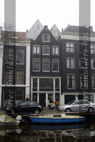 Amsterdam 6 februari 2010
Wesley Sneijder en Yolanthe Cabau v Kasbergen hebben een achterhuis gekocht in Amsterdam. Aan de achterkant hebben ze een parkeergarage.
Peter Smulders bv