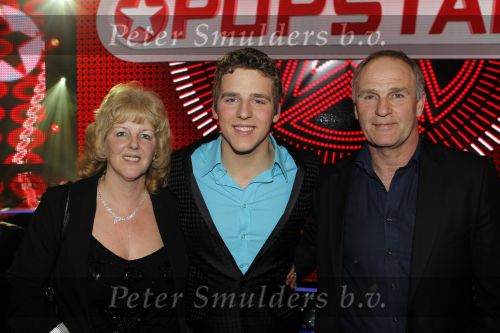 Hilversum 29 januari 2010
Finale Popstars in studio 22. Wesley Klein wordt uiteindelijk de winnaar.
Nance Coolen en Gerard Joling presenteren de show. Henkjan Smits Patricia Paay en Maurice Wijnen zijn de jury. Wesley met ouders schoonouders en opa en oma
Peter Smulders bv