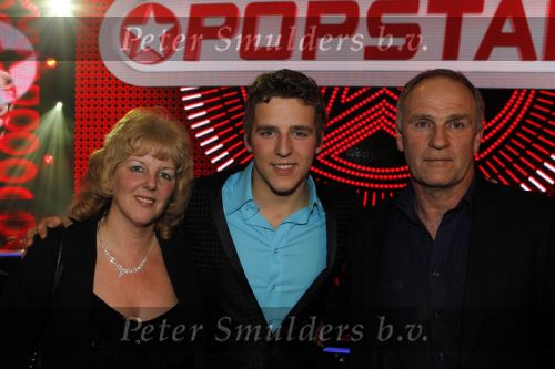 Hilversum 29 januari 2010
Finale Popstars in studio 22. Wesley Klein wordt uiteindelijk de winnaar.
Nance Coolen en Gerard Joling presenteren de show. Henkjan Smits Patricia Paay en Maurice Wijnen zijn de jury. Wesley met ouders schoonouders en opa en oma
Peter Smulders bv