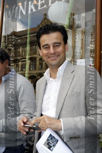 Amsterdam 18 juni 2009
Dads moment georganiseerd door the class company.
De heren gingen op scooters door de stad. Wilfred Genee
Peter Smulders bv