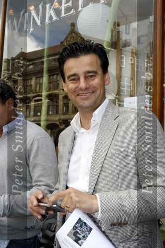Amsterdam 18 juni 2009
Dads moment georganiseerd door the class company.
De heren gingen op scooters door de stad. Wilfred Genee
Peter Smulders bv