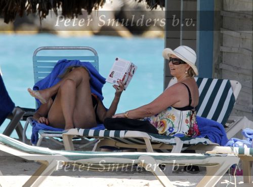 Curacao 1 januari 2010
Willeke Alberti op het strand op Curacao
Peter Smulders bv