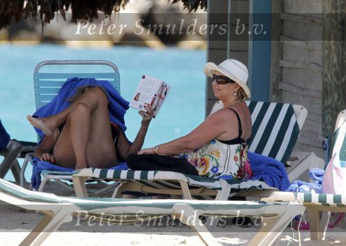 Curacao 1 januari 2010
Willeke Alberti op het strand op Curacao
Peter Smulders bv