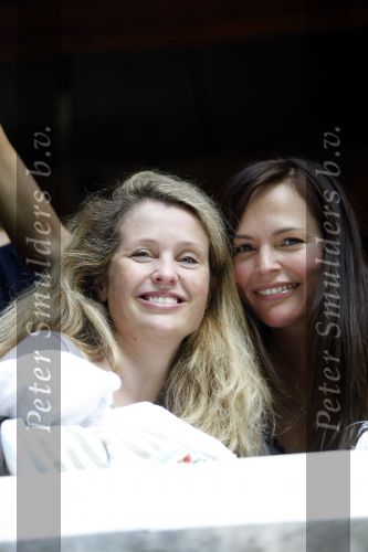Amsterdam 16 juni 2009
Modeshow La Dress by Simone v Trojen. Willemijn Verloop met baby
Peter Smulders bv