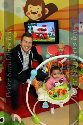Amsterdam 17 februari 2010
Winston Gerschtanowitz bij fisherprice op de 9 maanden beurs.
Peter Smulders bv
