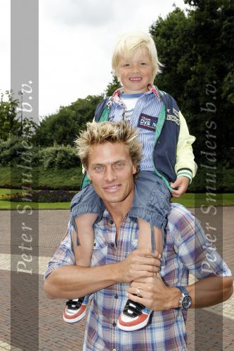 Kaatsheuvel 2 augustus 2009
Premiere show in de efteling. Winston Post met zoon Jaydan
Peter Smulders bv