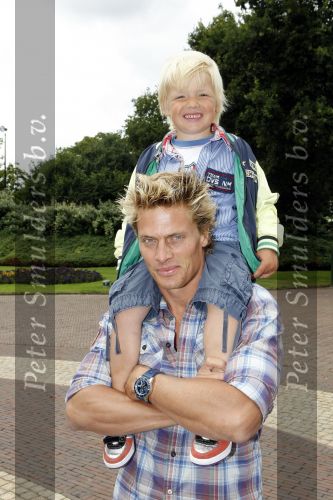 Kaatsheuvel 2 augustus 2009
Premiere show in de efteling. Winston Post met zoon Jaydan
Peter Smulders bv