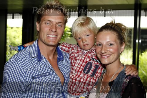 Rotterdam 28 juni 2009
Laatste optrden K3 in ahoy. Winston Post met zoon Jayden en vrouw Denise
Peter Smulders bv