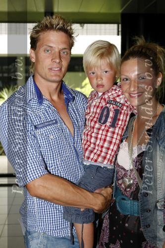 Rotterdam 28 juni 2009
Laatste optrden K3 in ahoy. Winston Post met zoon Jayden en vrouw Denise
Peter Smulders bv