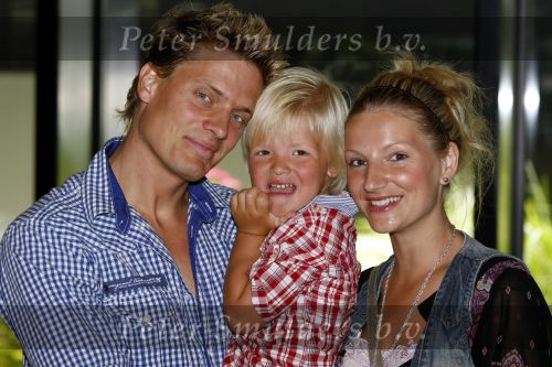 Rotterdam 28 juni 2009
Laatste optrden K3 in ahoy. Winston Post met zoon Jayden en vrouw Denise
Peter Smulders bv