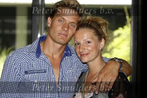 Rotterdam 28 juni 2009
Laatste optrden K3 in ahoy. Winston Post met zoon Jayden en vrouw Denise
Peter Smulders bv
