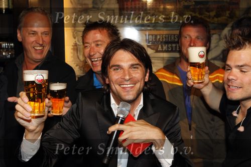 Amsterdam 3 juni 2009
Pers presentatie heren van amstel live. Xander de Buisonje gaat het presenteren.Xander met Jan Smit Roel v Velsen Henk Temming e.a.
Peter Smulders bv