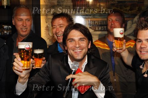Amsterdam 3 juni 2009
Pers presentatie heren van amstel live. Xander de Buisonje gaat het presenteren.Xander met Jan Smit Roel v Velsen Henk Temming e.a.
Peter Smulders bv